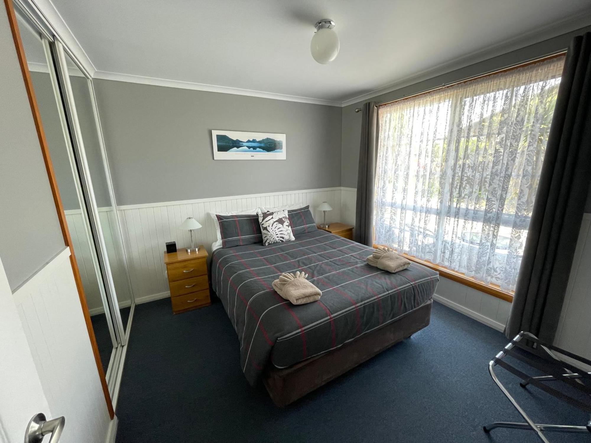 Castaway Holiday Apartments Strahan Luaran gambar