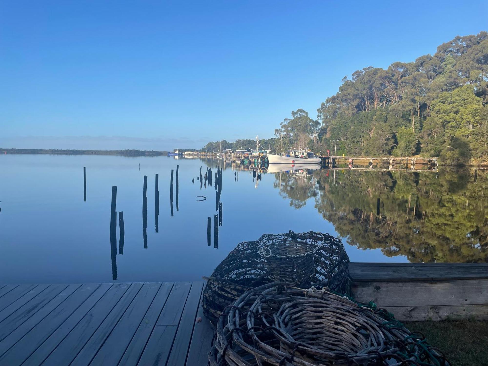 Castaway Holiday Apartments Strahan Luaran gambar