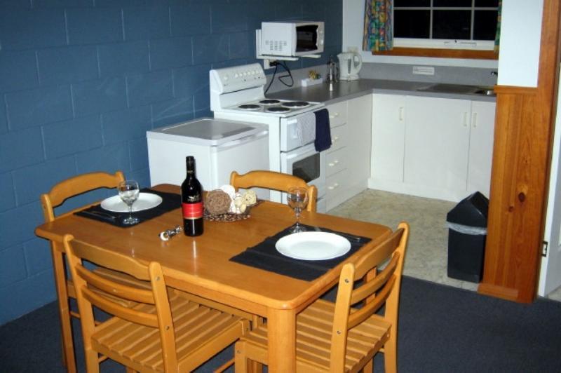 Castaway Holiday Apartments Strahan Luaran gambar