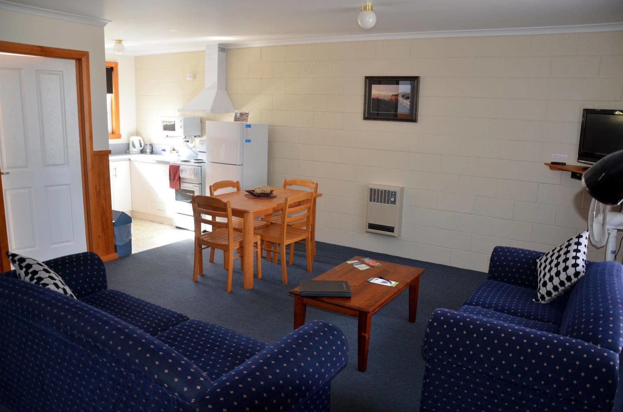 Castaway Holiday Apartments Strahan Luaran gambar