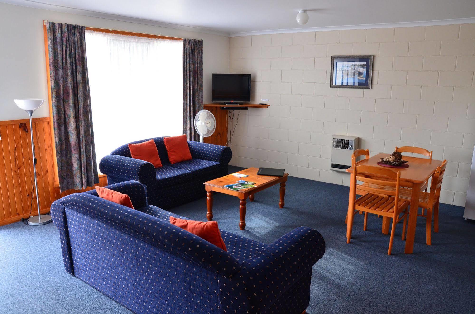 Castaway Holiday Apartments Strahan Luaran gambar
