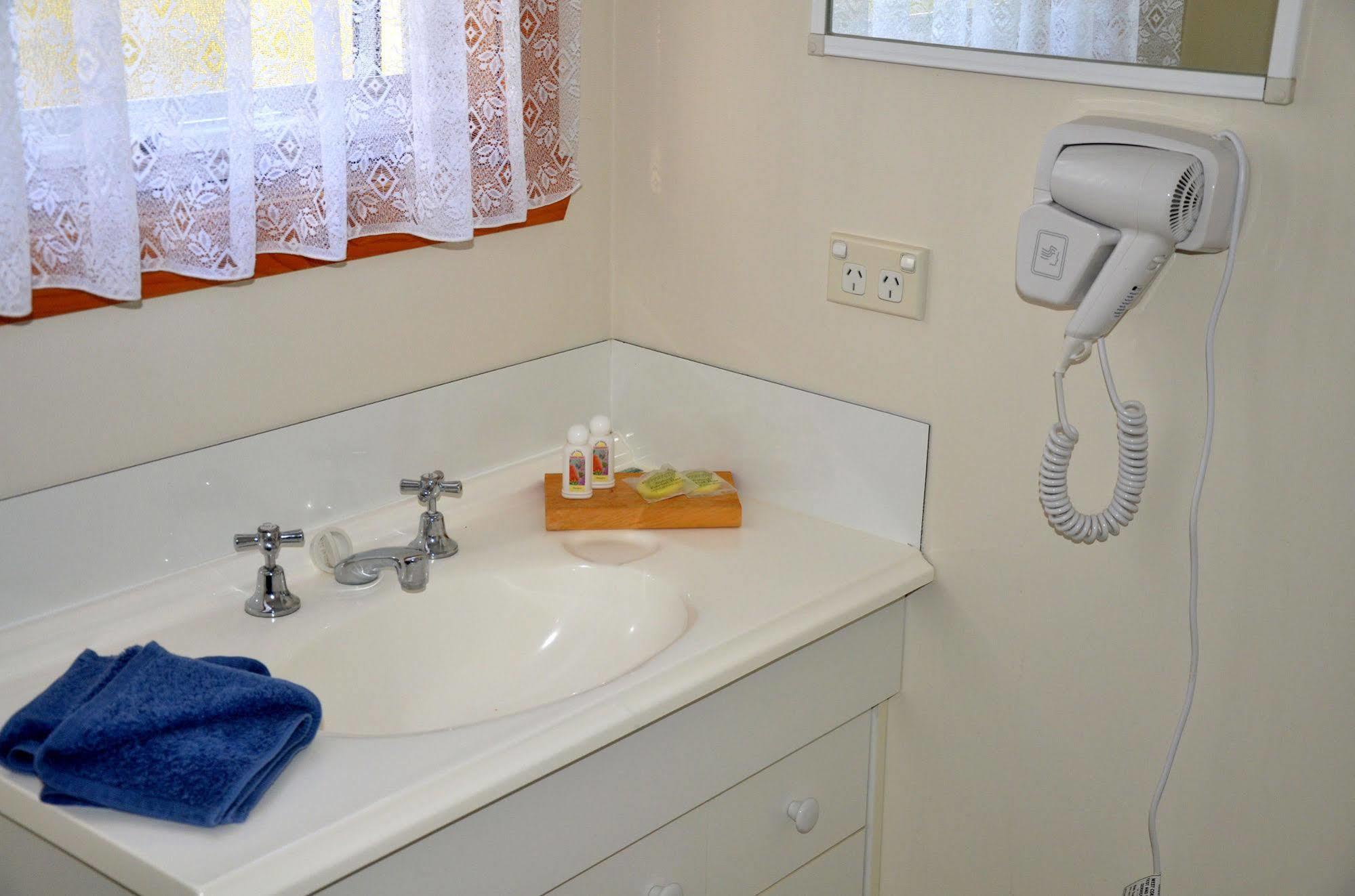 Castaway Holiday Apartments Strahan Luaran gambar