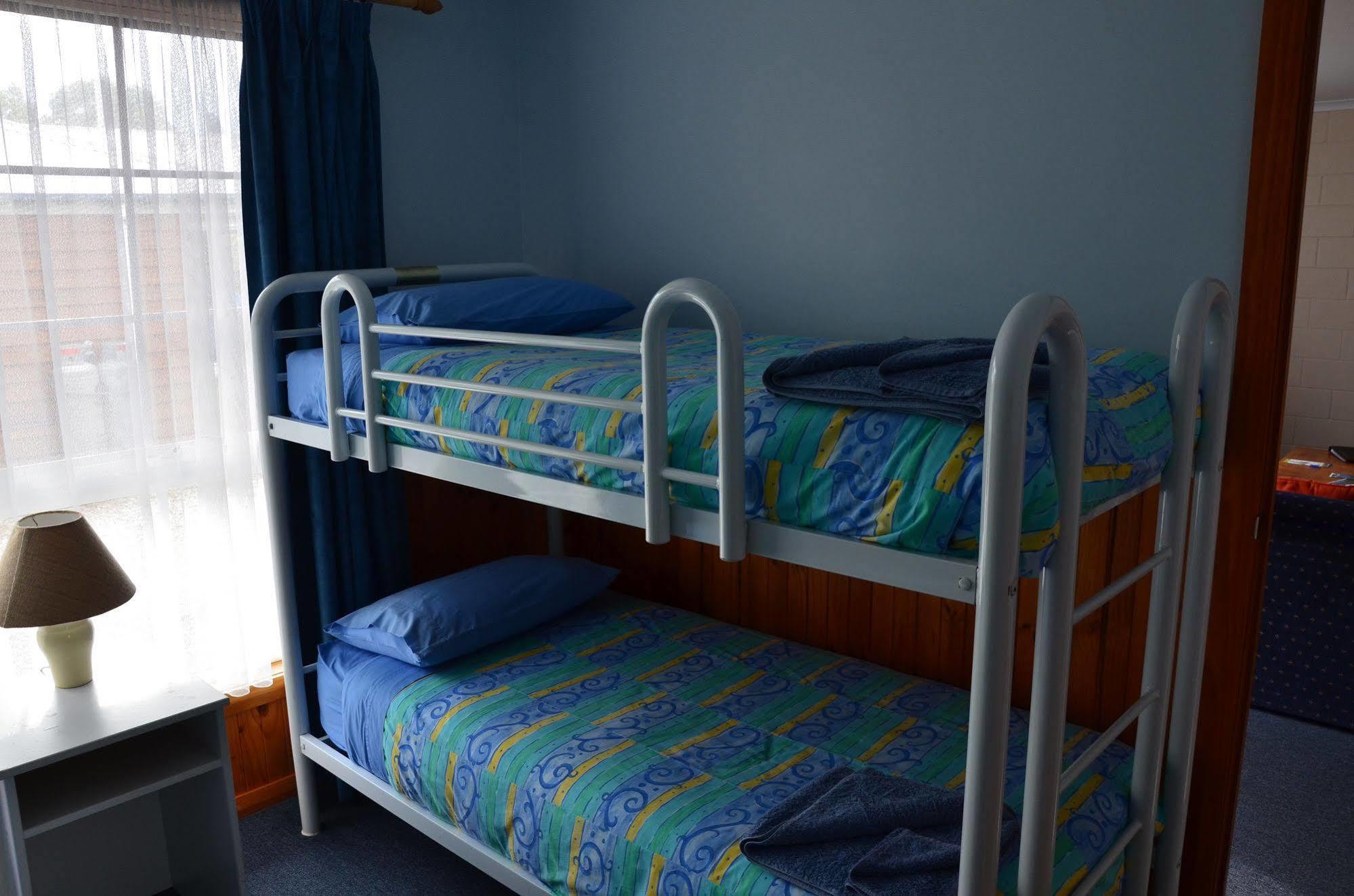 Castaway Holiday Apartments Strahan Luaran gambar
