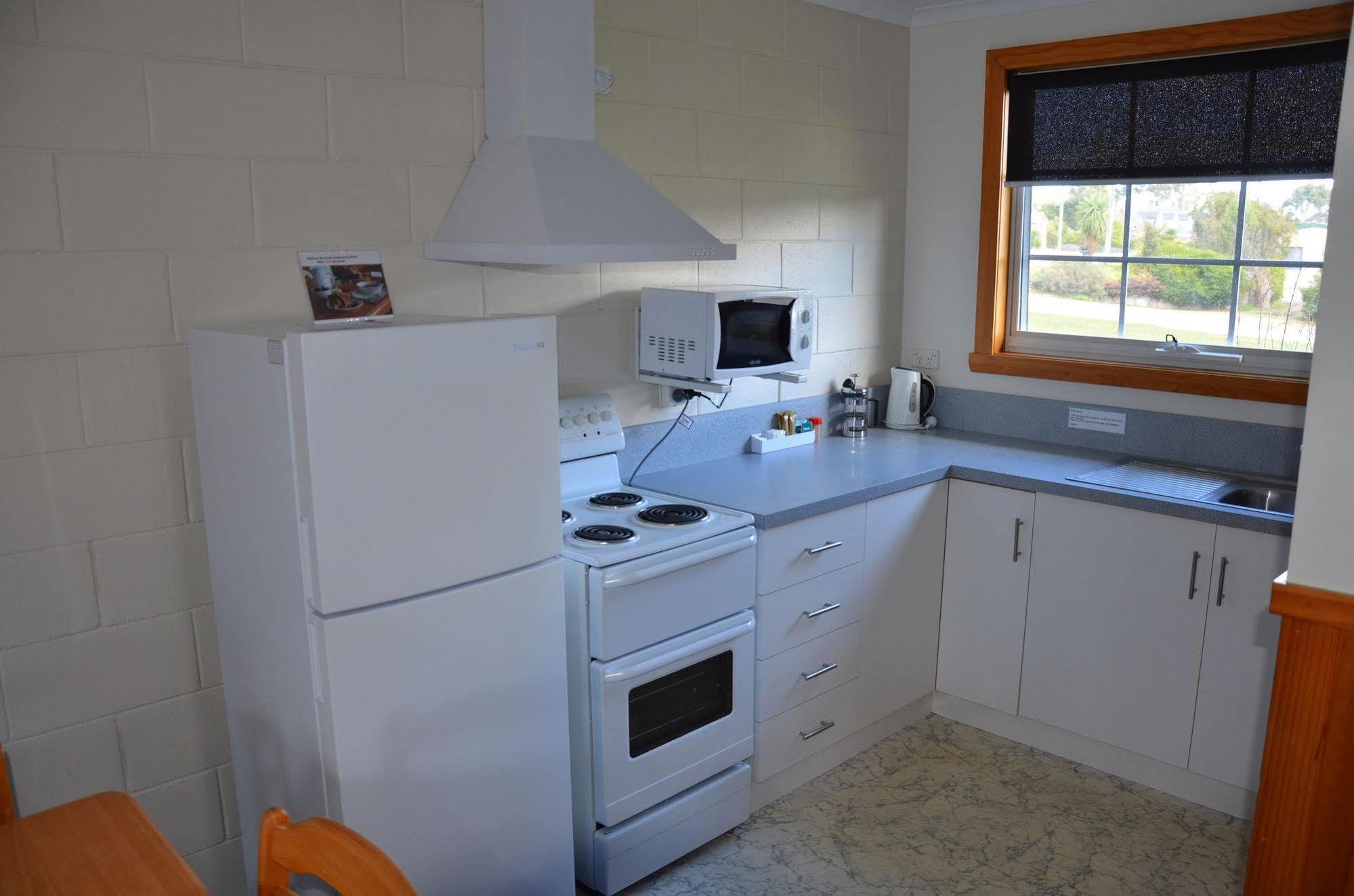 Castaway Holiday Apartments Strahan Luaran gambar