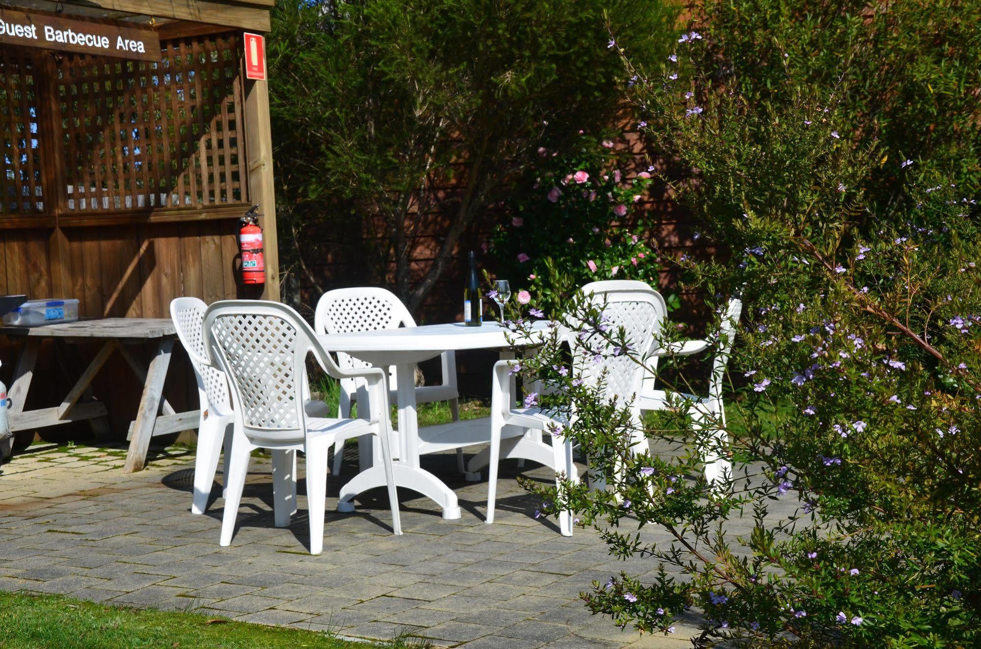 Castaway Holiday Apartments Strahan Luaran gambar